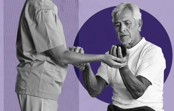 врач помогает пациенту