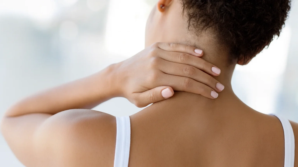 Болит шея после сна: причины, методы лечения и профилактики 